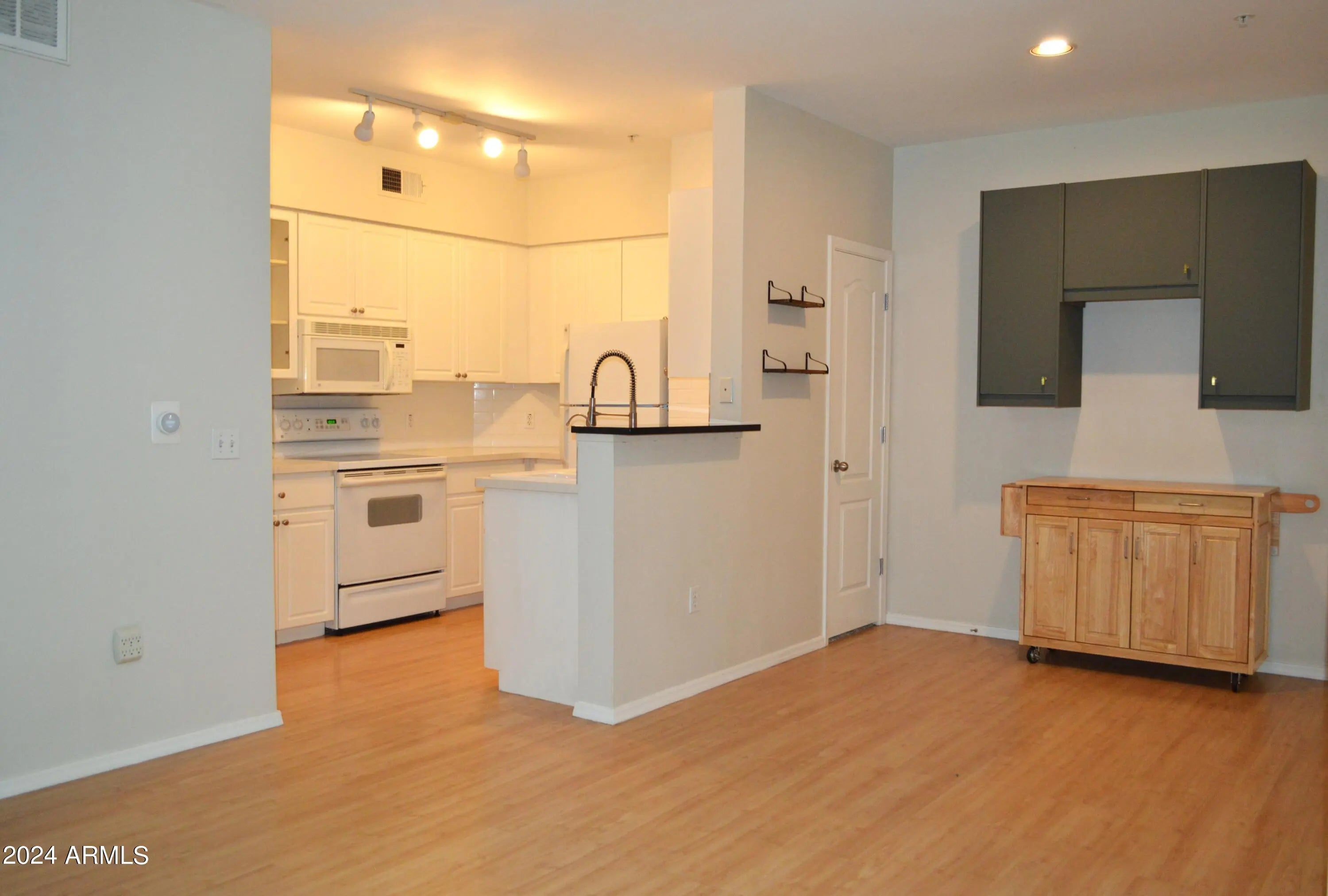 Photo of Listing #6966812