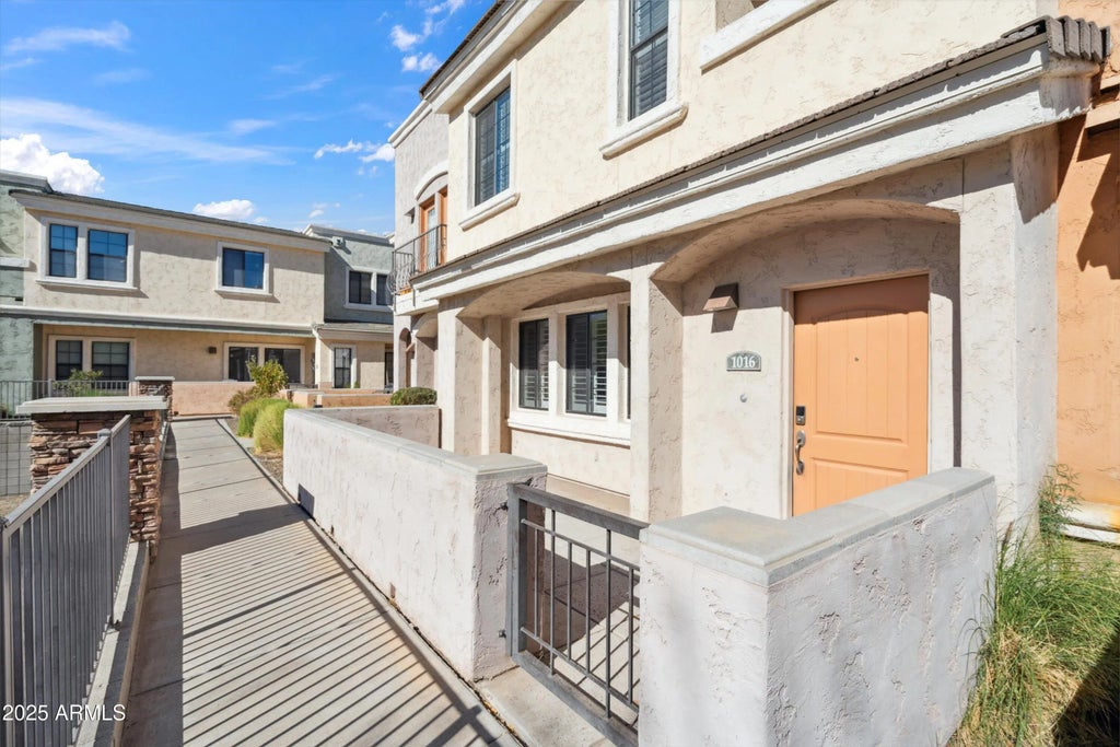 10757 N 74th Street (unit 1016), Scottsdale