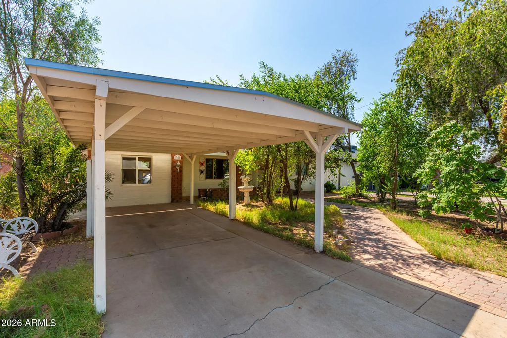 2825 N 33rd Place, Phoenix