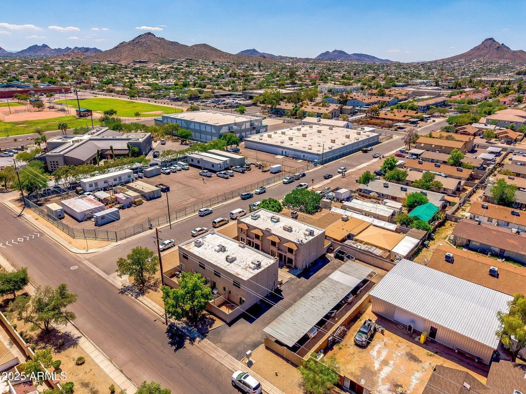 3048 E Beck Lane, Phoenix