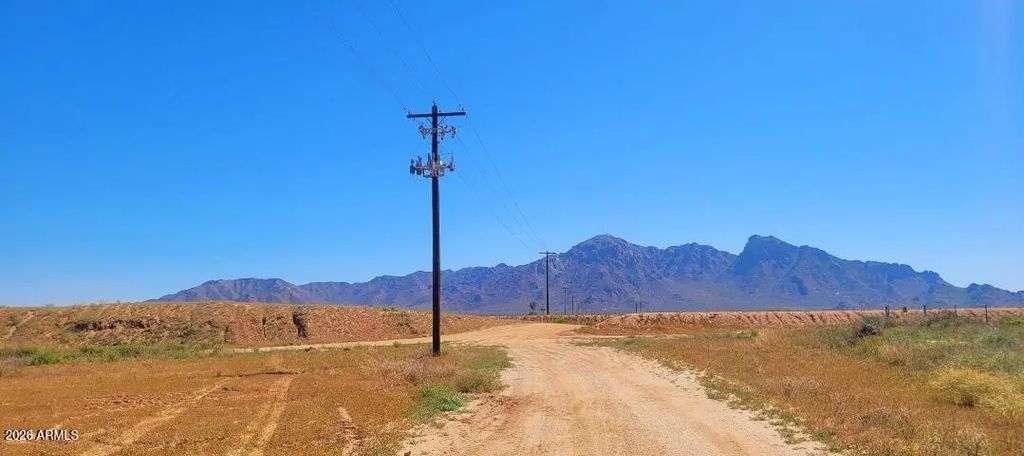 E Phillips Road (unit 15), Picacho