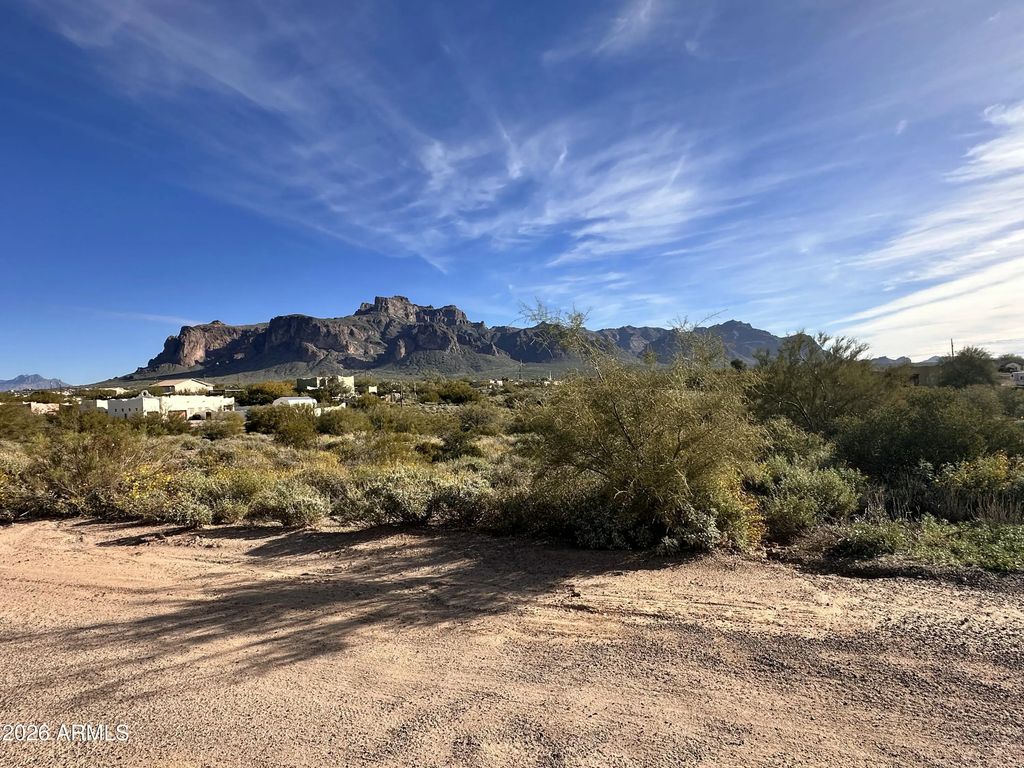 S Roadrunner Road (unit 1), Apache Junction