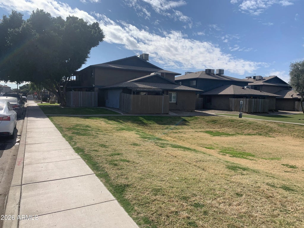 286 W Palomino Drive (unit 17), Chandler