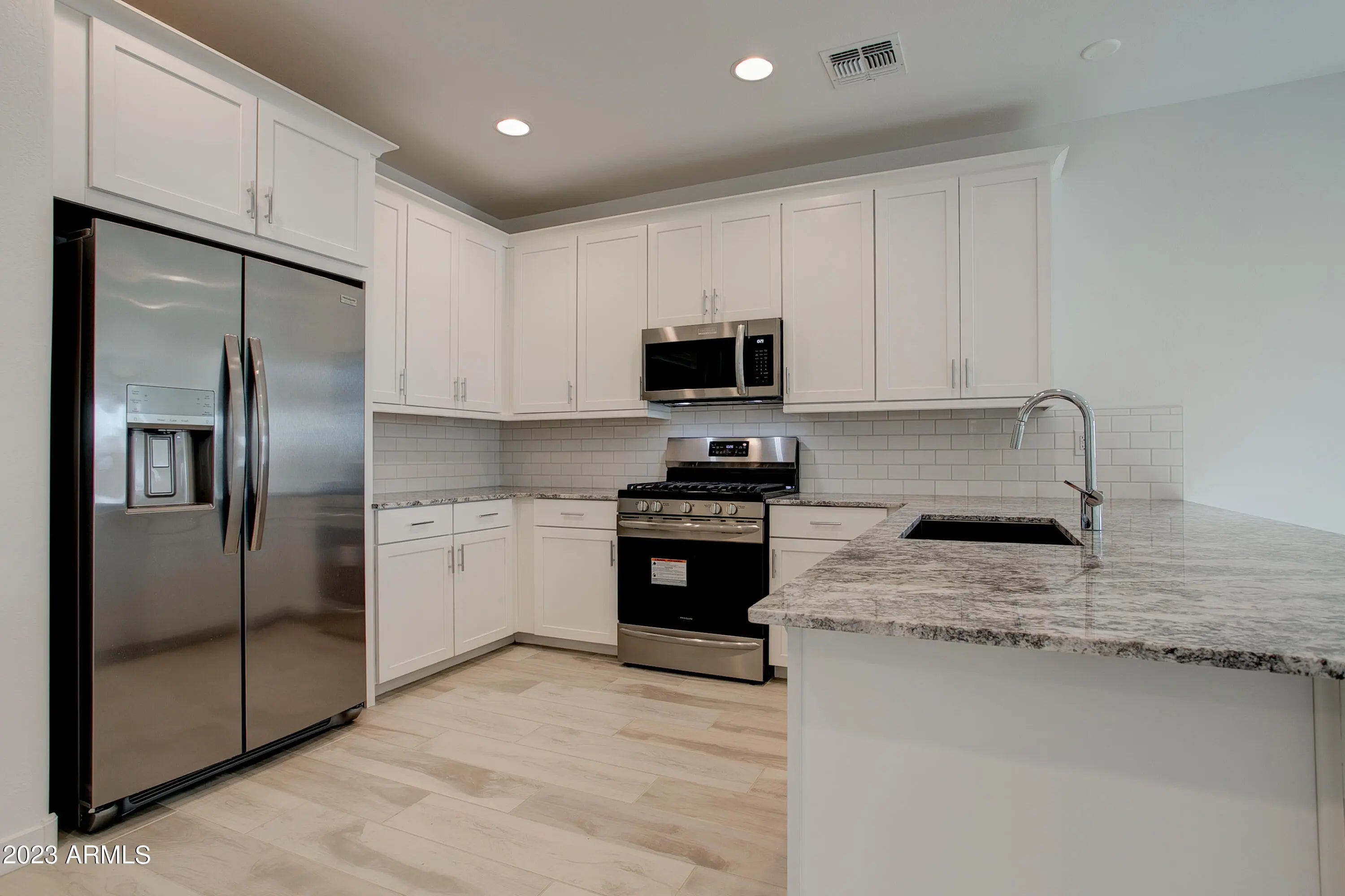 Photo of Listing #6975308