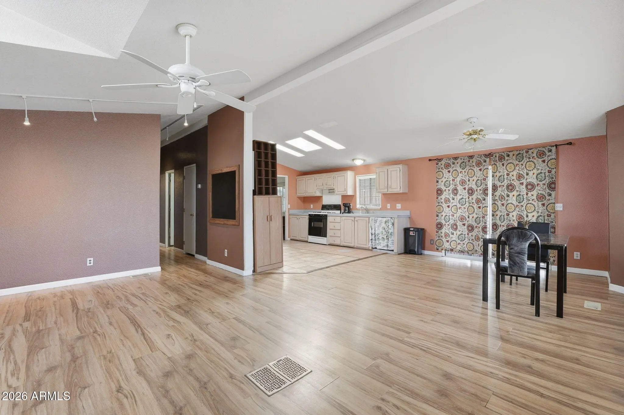 Photo of Listing #6978392