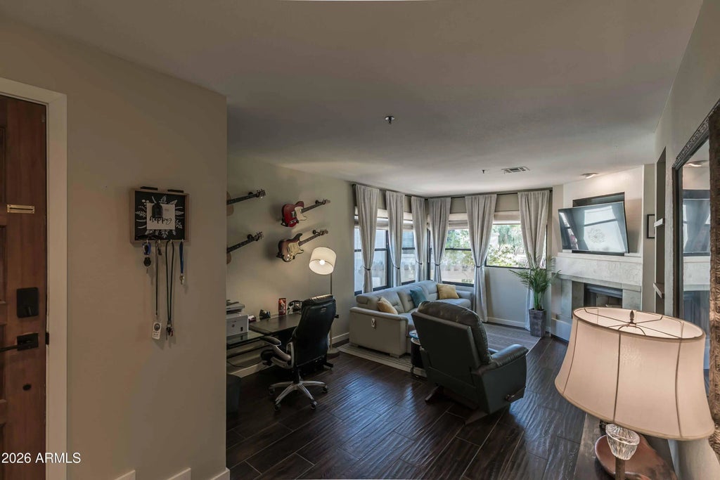 10080 E Mountainview Lake Drive (unit 204), Scottsdale