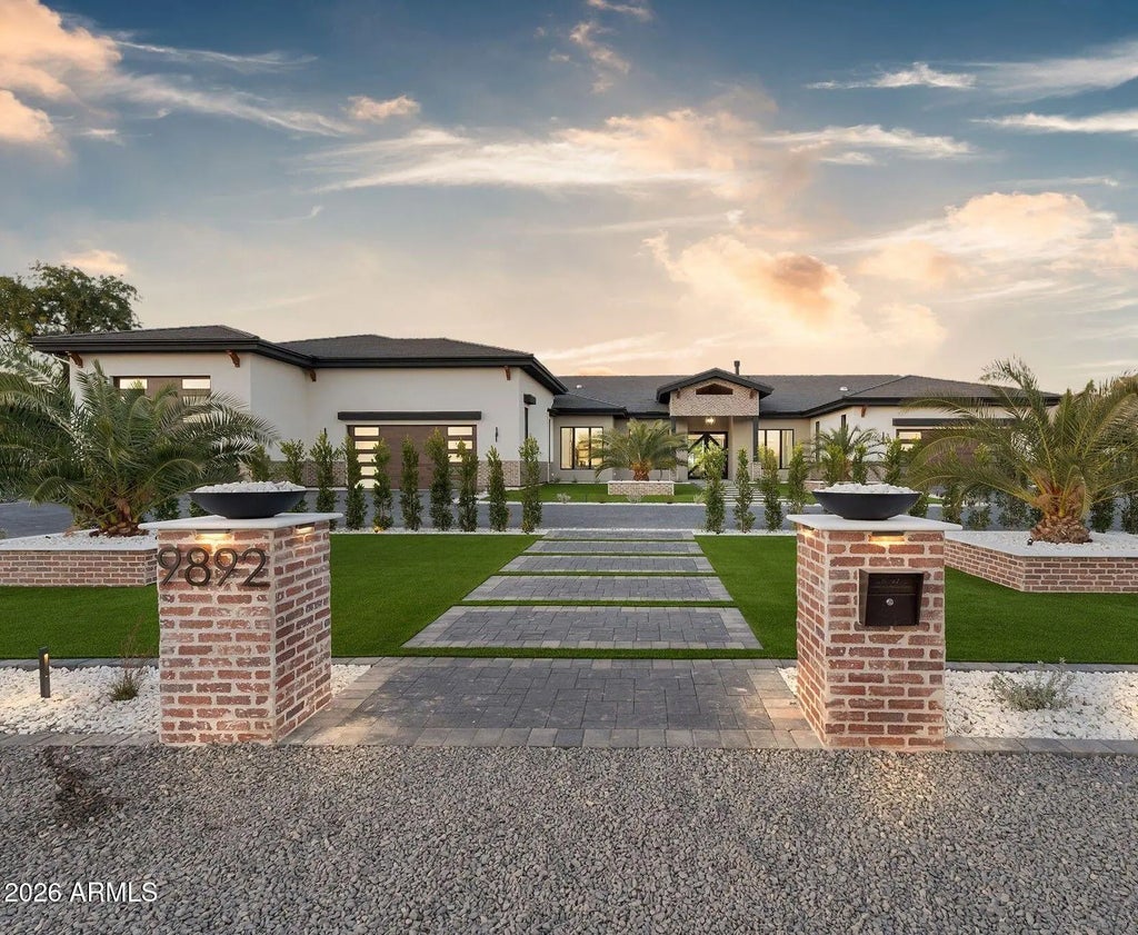 9892 E Charter Oak Road, Scottsdale