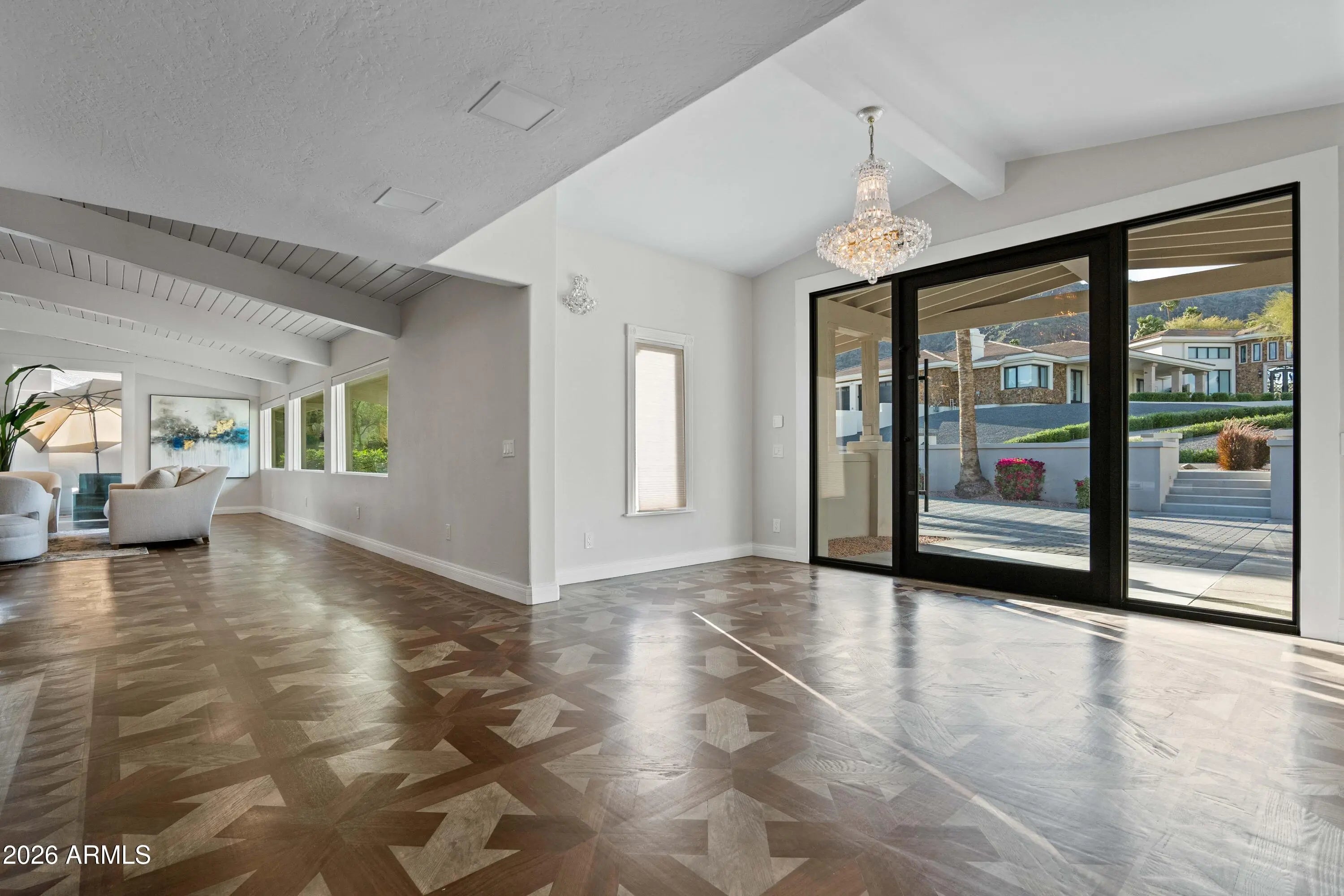 Photo of Listing #6977418