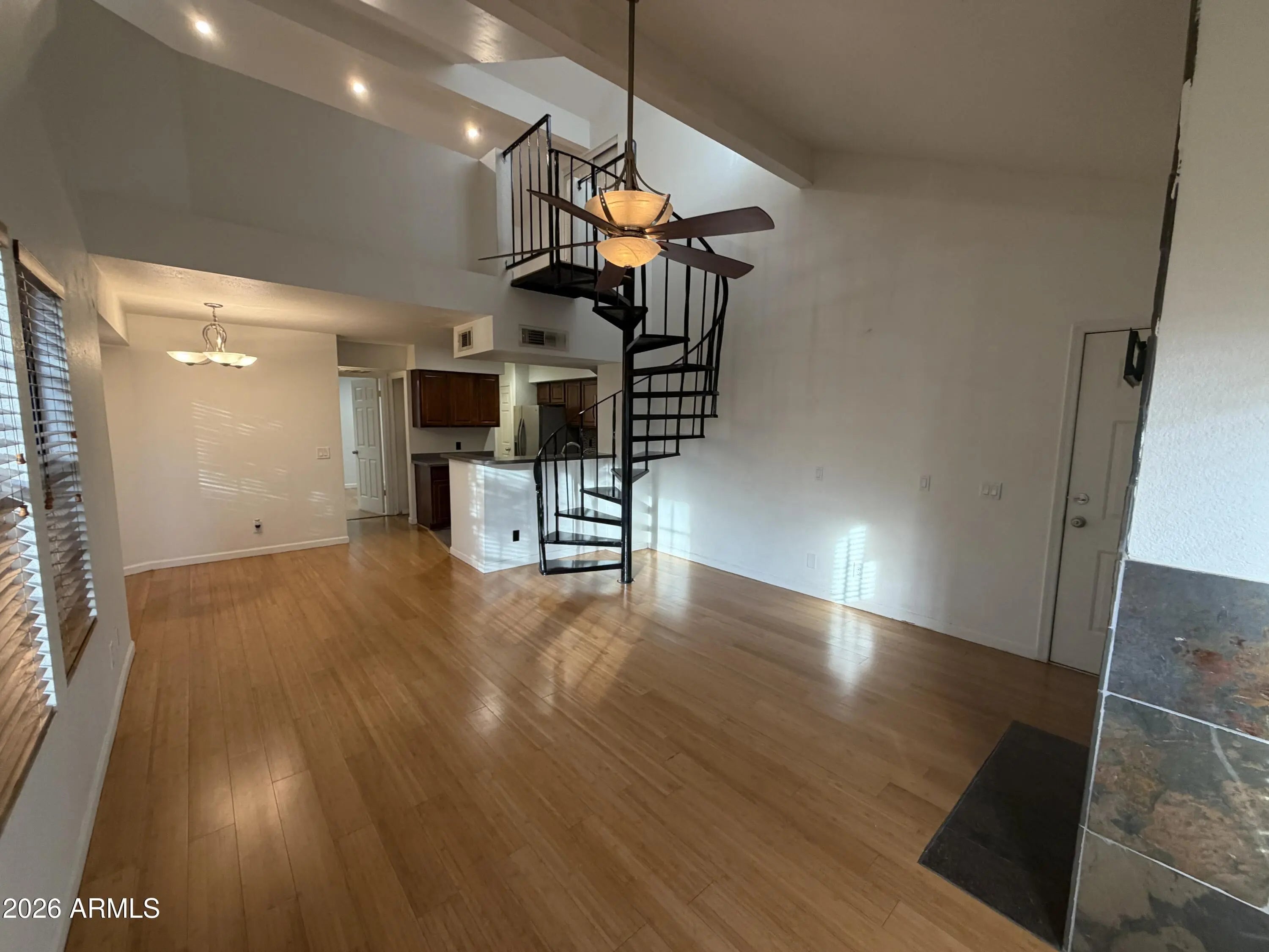 Photo of Listing #6976003