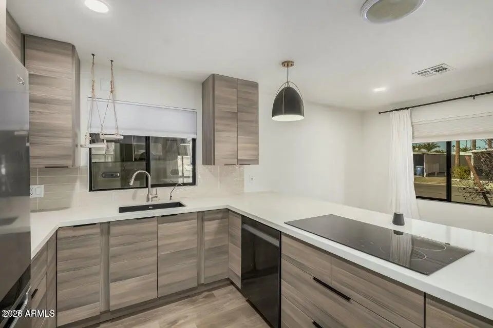 Photo of Listing #6976727