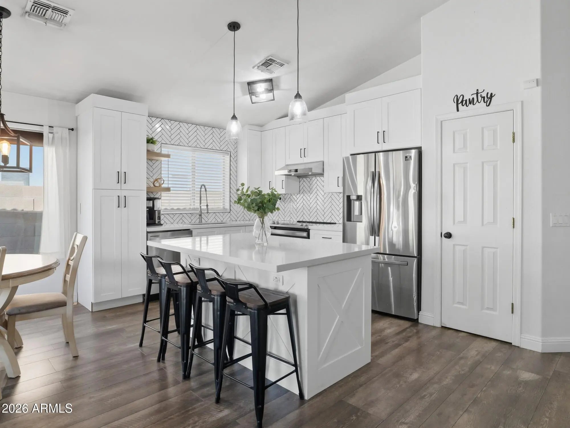 Photo of Listing #6977031