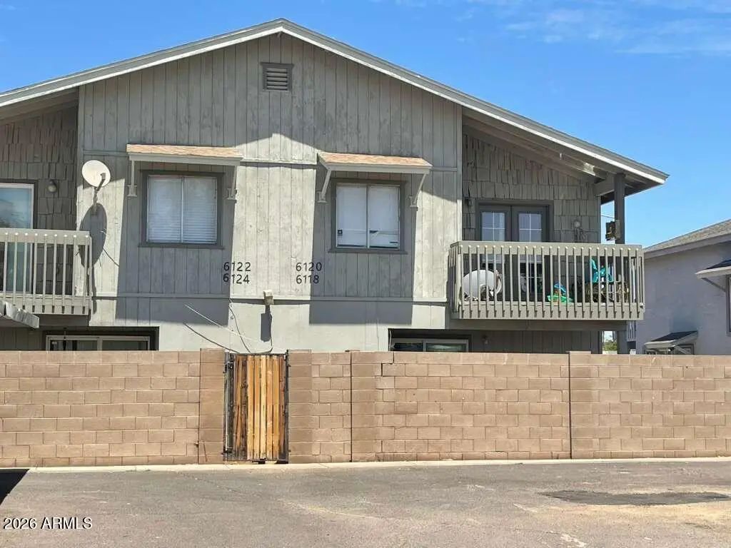 6118 W Morten Avenue, Glendale