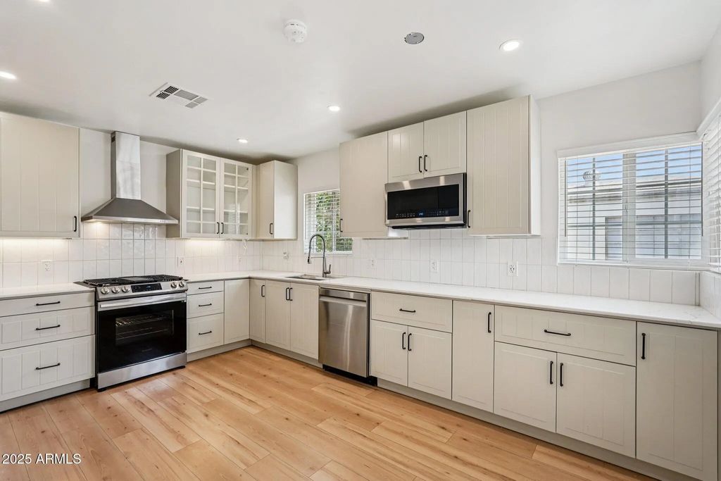 511 E Cheery Lynn Road, Phoenix