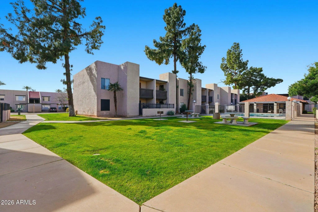 1927 E Hampton Avenue (unit 207), Mesa