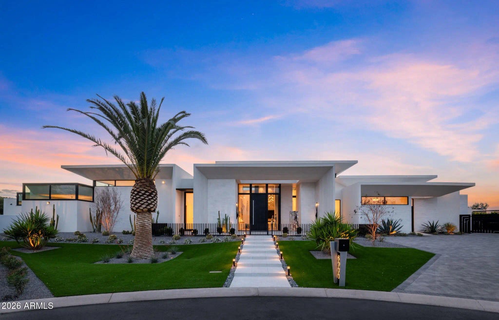 6900 E Belmont Avenue, Paradise Valley