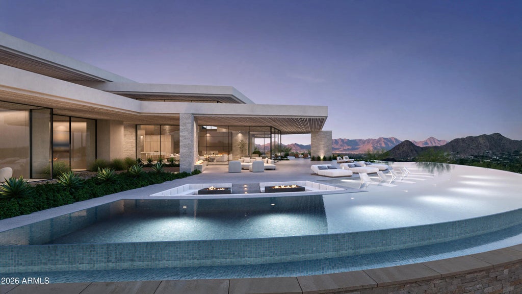 7150 N Hillside Drive, Paradise Valley