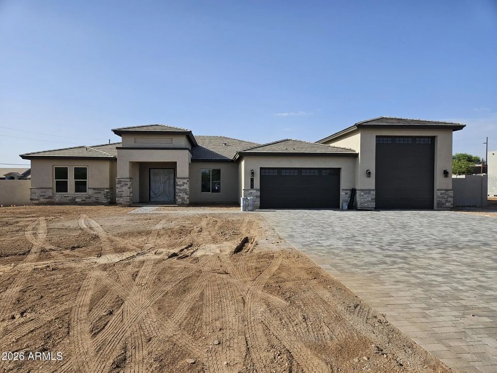 1672 W Lavitt Lane, Phoenix