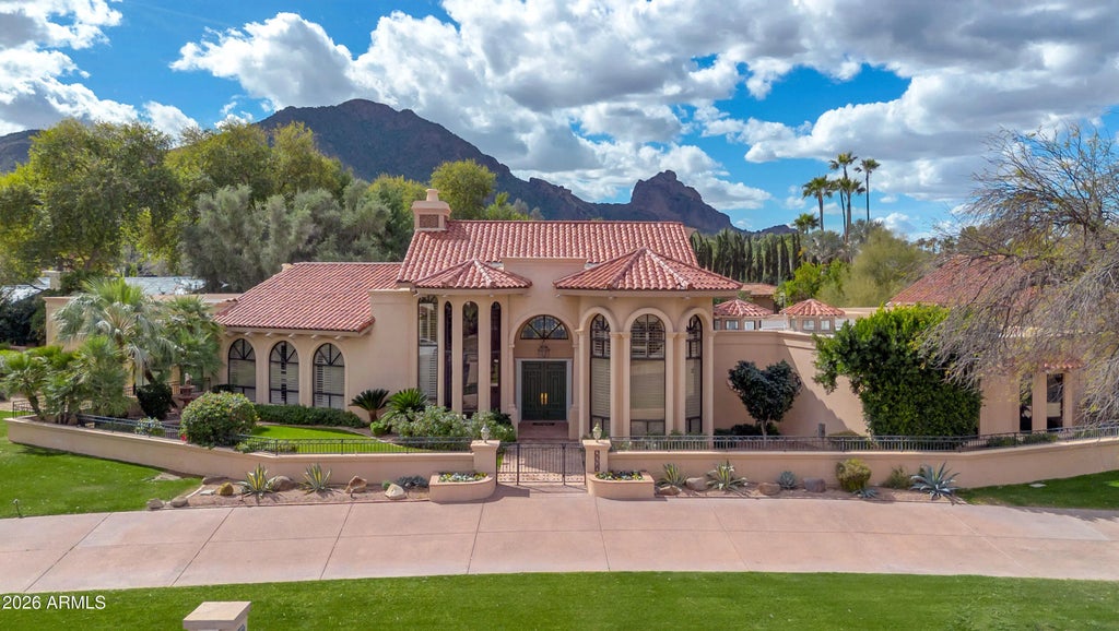 6301 E Huntress Drive, Paradise Valley