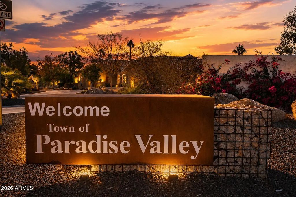 10401 N 52nd Street (unit 210), Paradise Valley