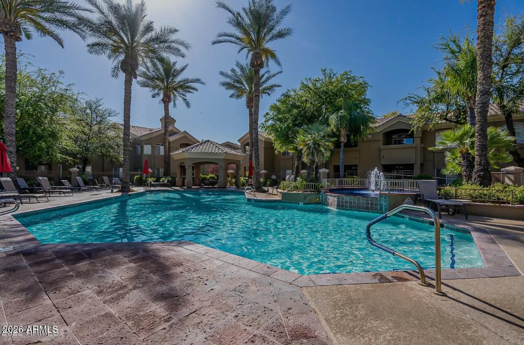 10401 N 52nd Street (unit 124), Paradise Valley