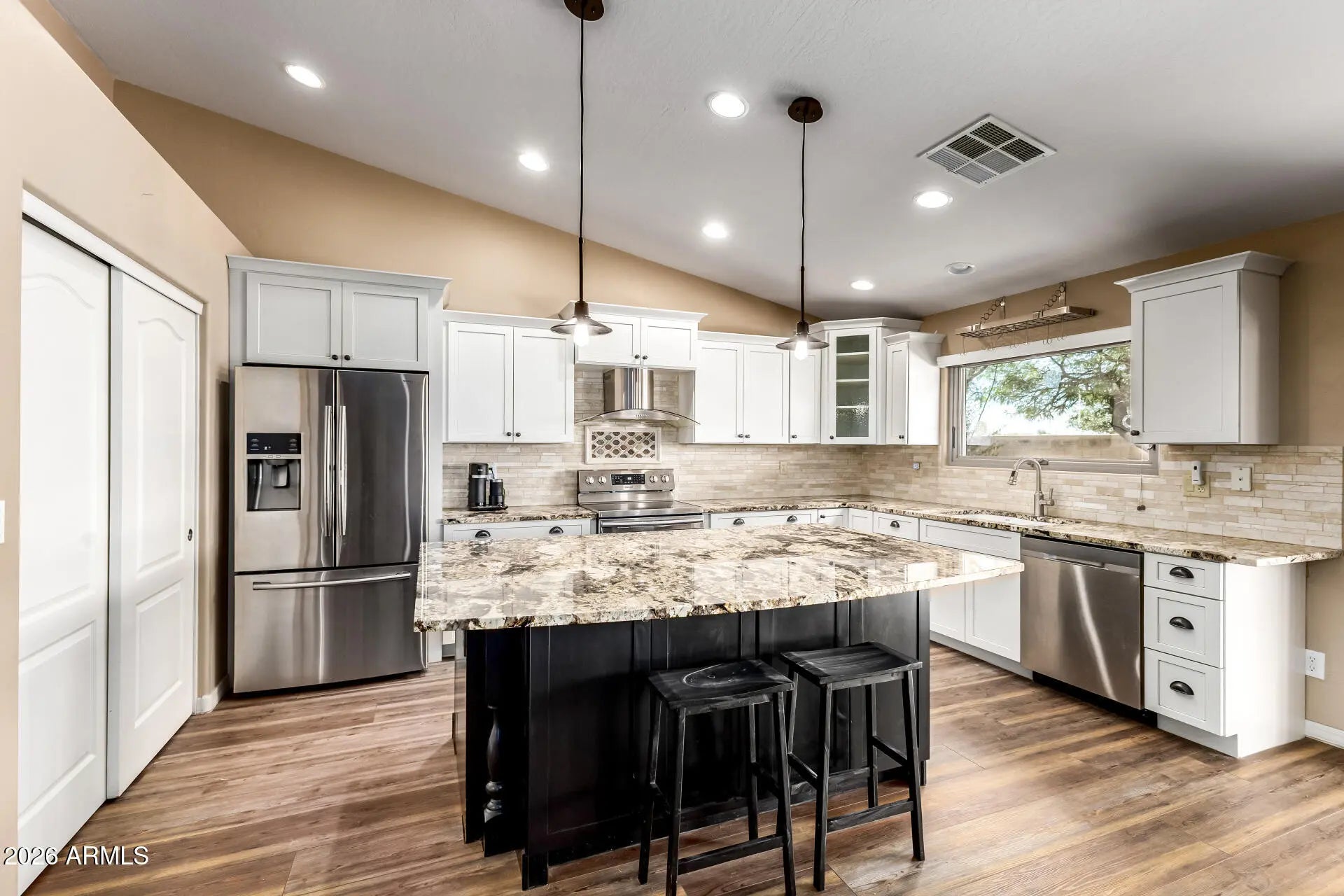 Photo of Listing #6989915