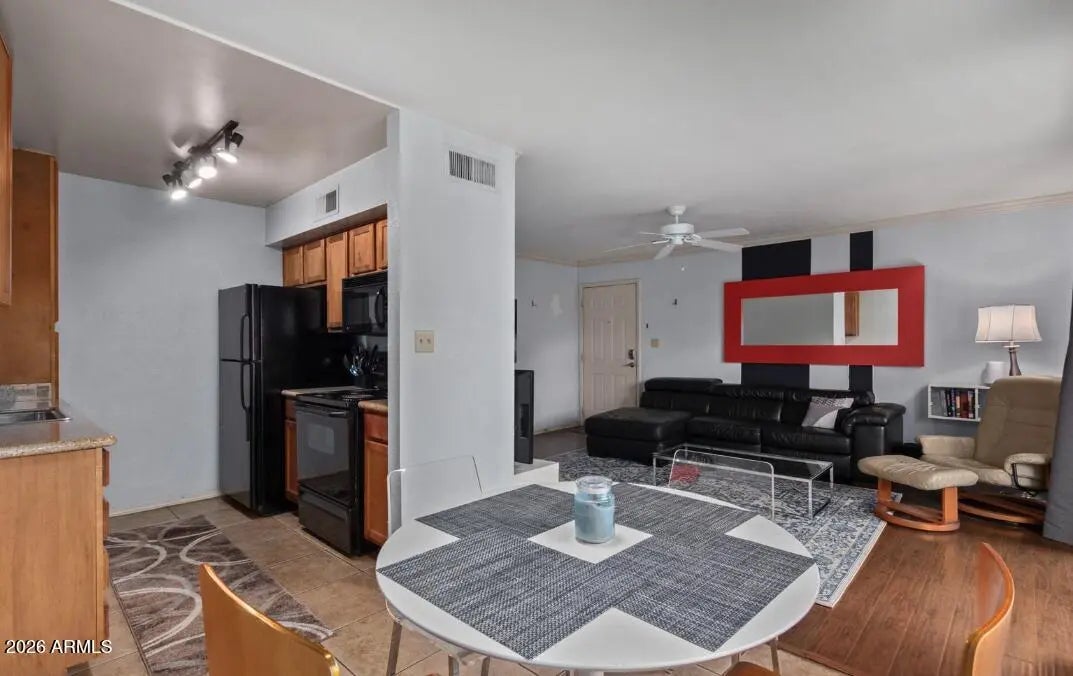 Photo of Listing #6989396