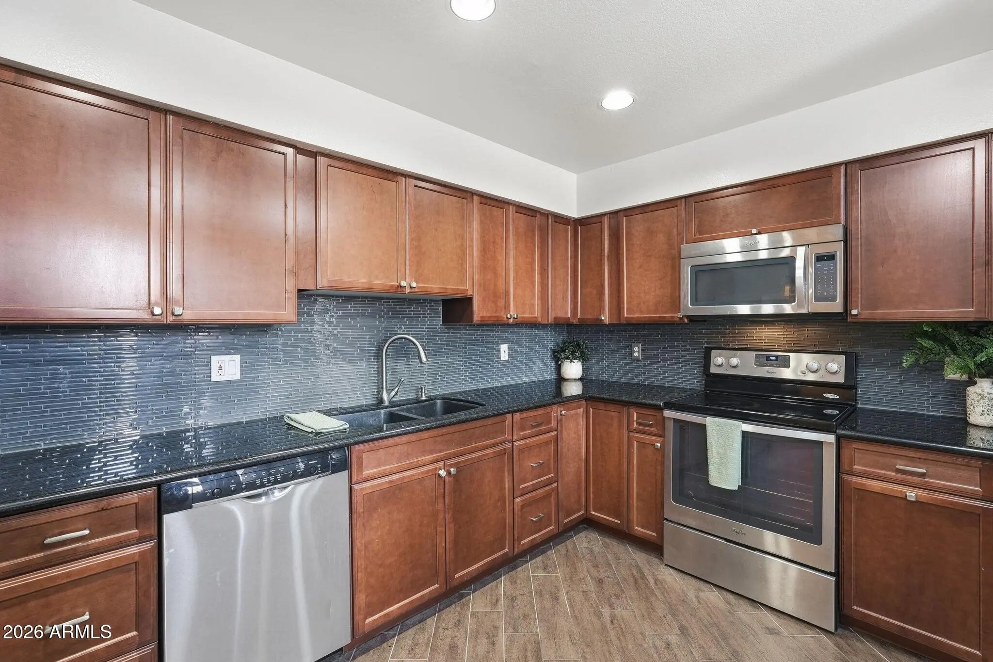 Photo of Listing #6989749