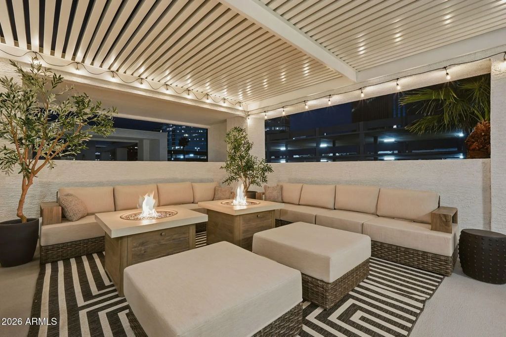 127 W Holcomb Lane, Phoenix