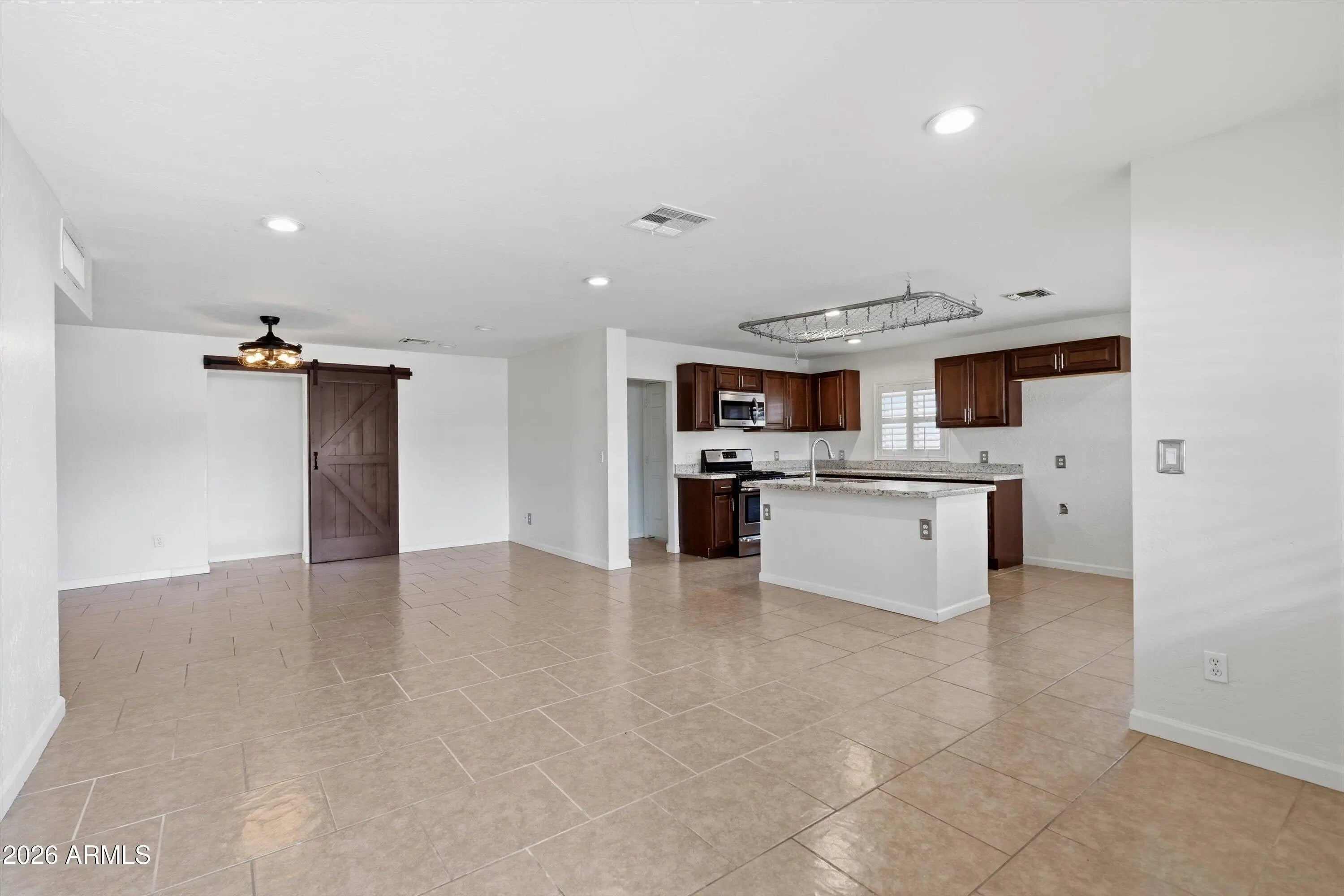 Photo of Listing #6996112