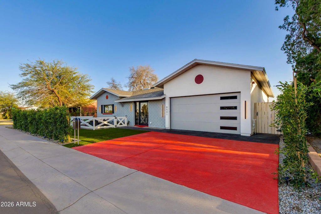 8541 E Thomas Road, Scottsdale