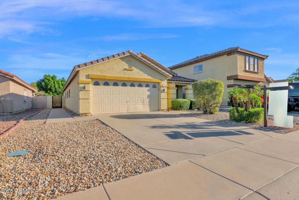 1074 E Arabian Drive, Gilbert