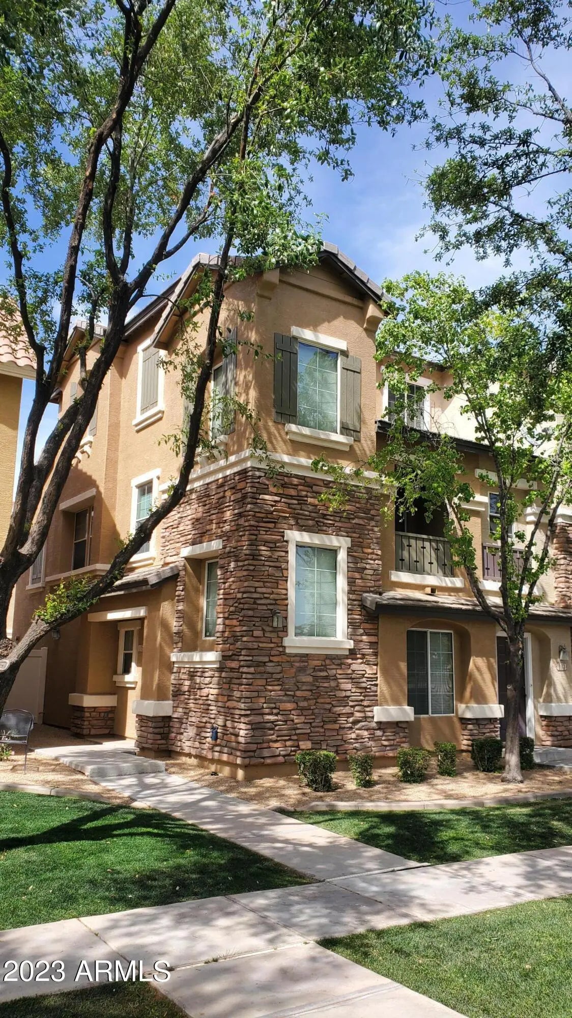 Photo of Listing #6993393