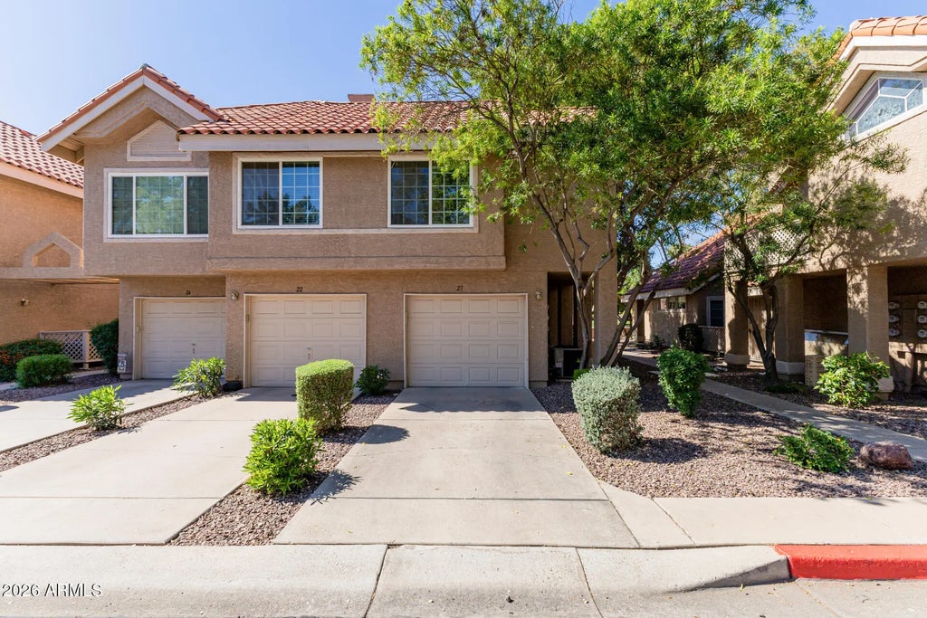 1633 E Lakeside Drive (unit 27), Gilbert