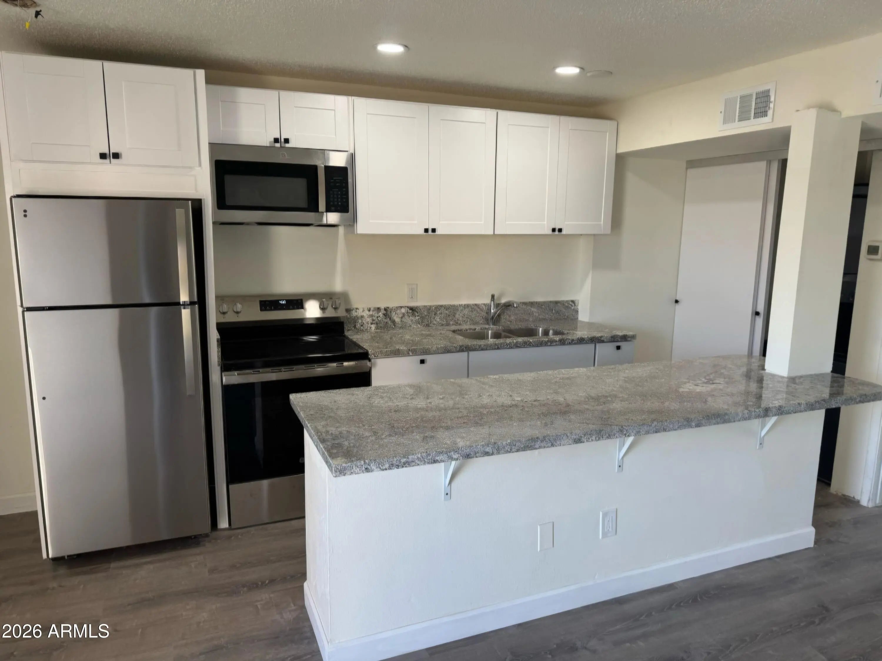 Photo of Listing #6993052