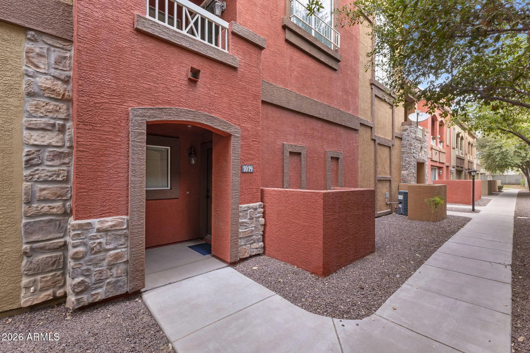 Photo of Listing #6995996