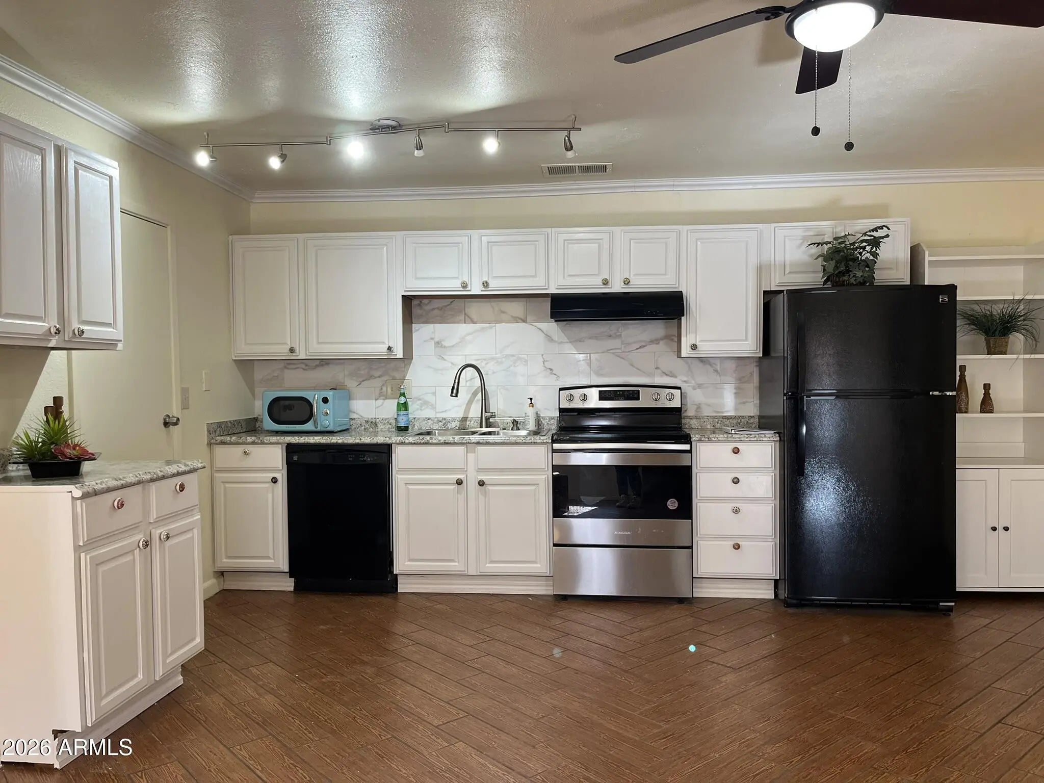 Photo of Listing #6996461