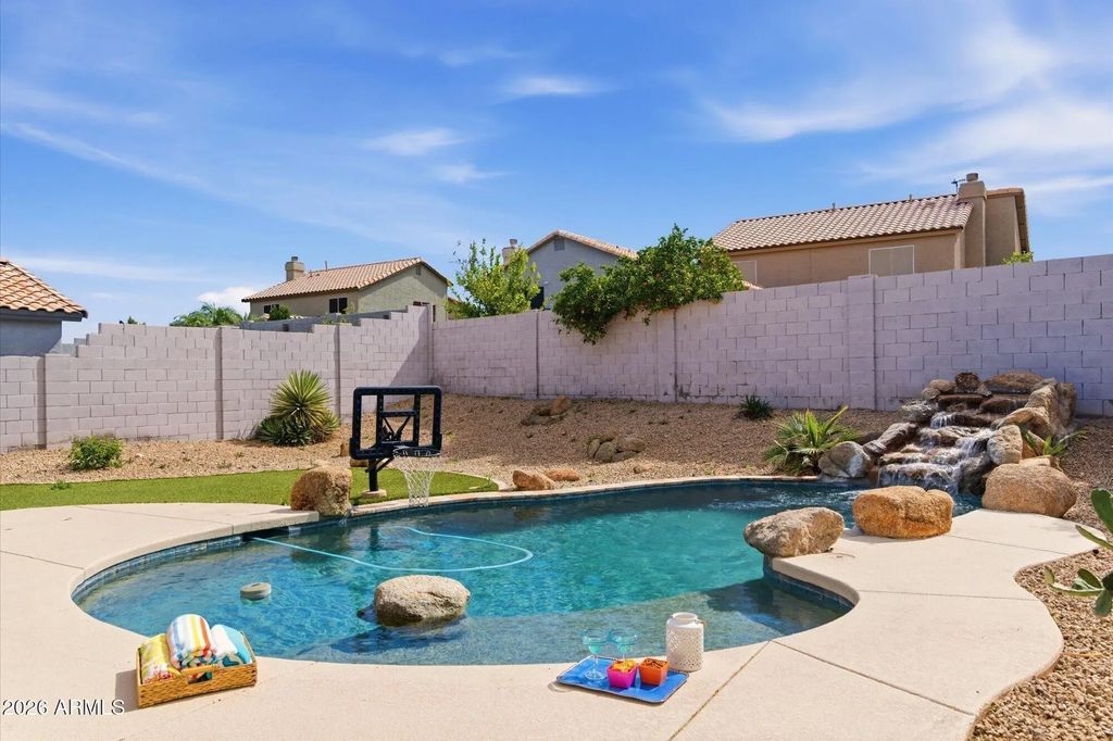 1723 E Blackhawk Drive E, Phoenix