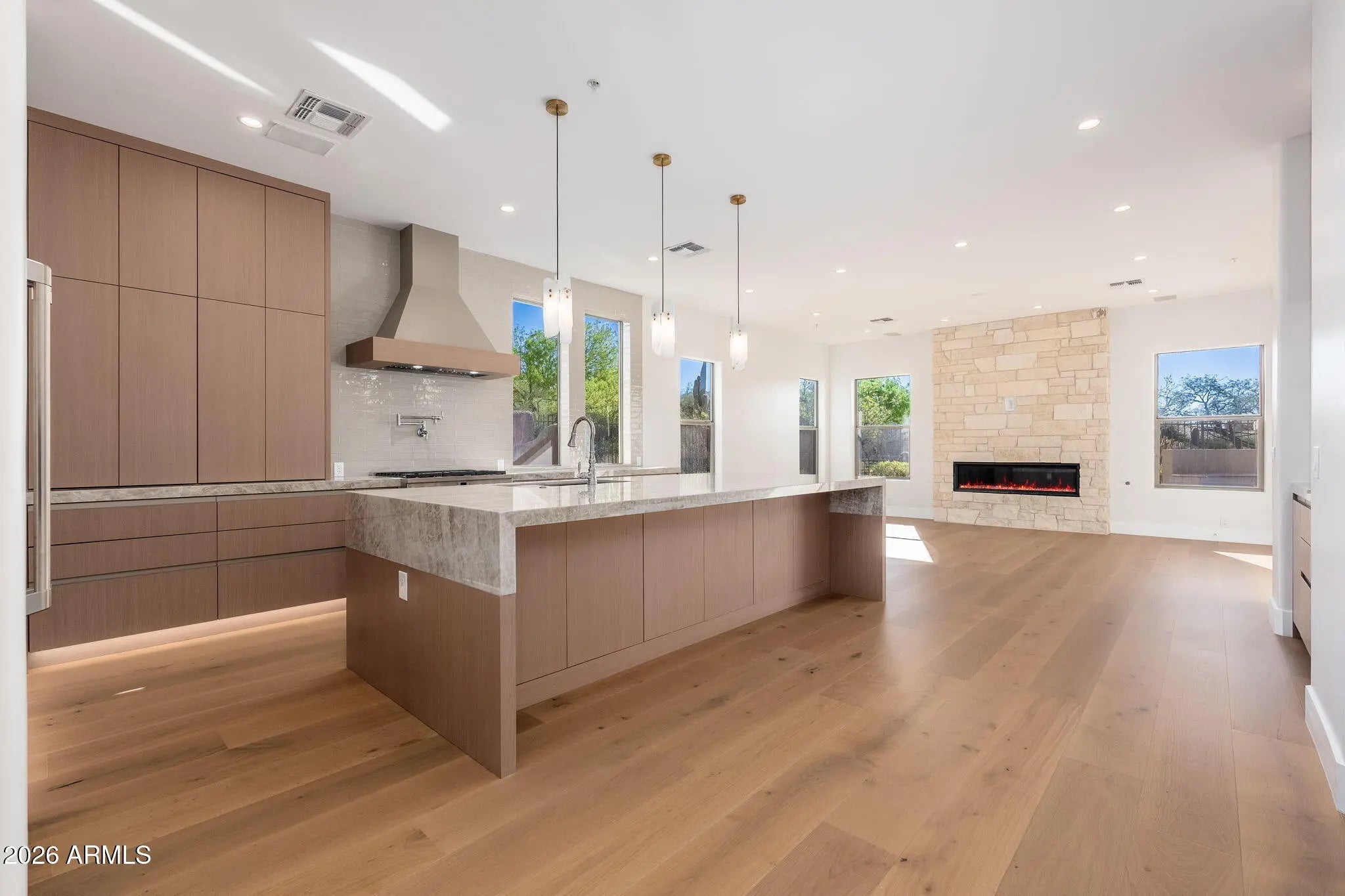 Photo of Listing #6998308