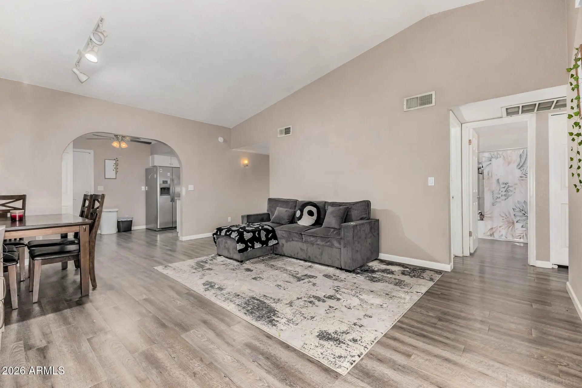 Photo of Listing #6996561