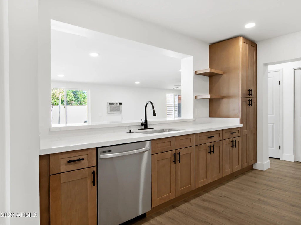 684 W Carla Vista Drive, Chandler