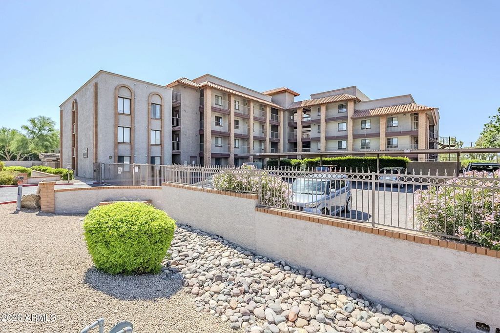 17 E Ruth Avenue (unit 303), Phoenix