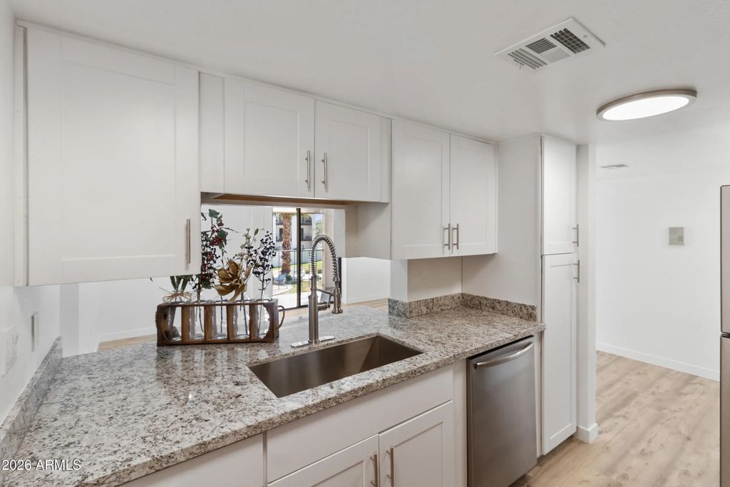 3033 E Devonshire Avenue (unit 2033), Phoenix