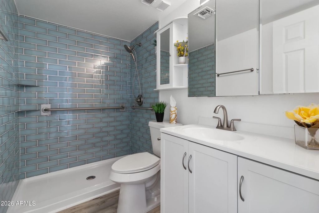 3033 E Devonshire Avenue (unit 2033), Phoenix