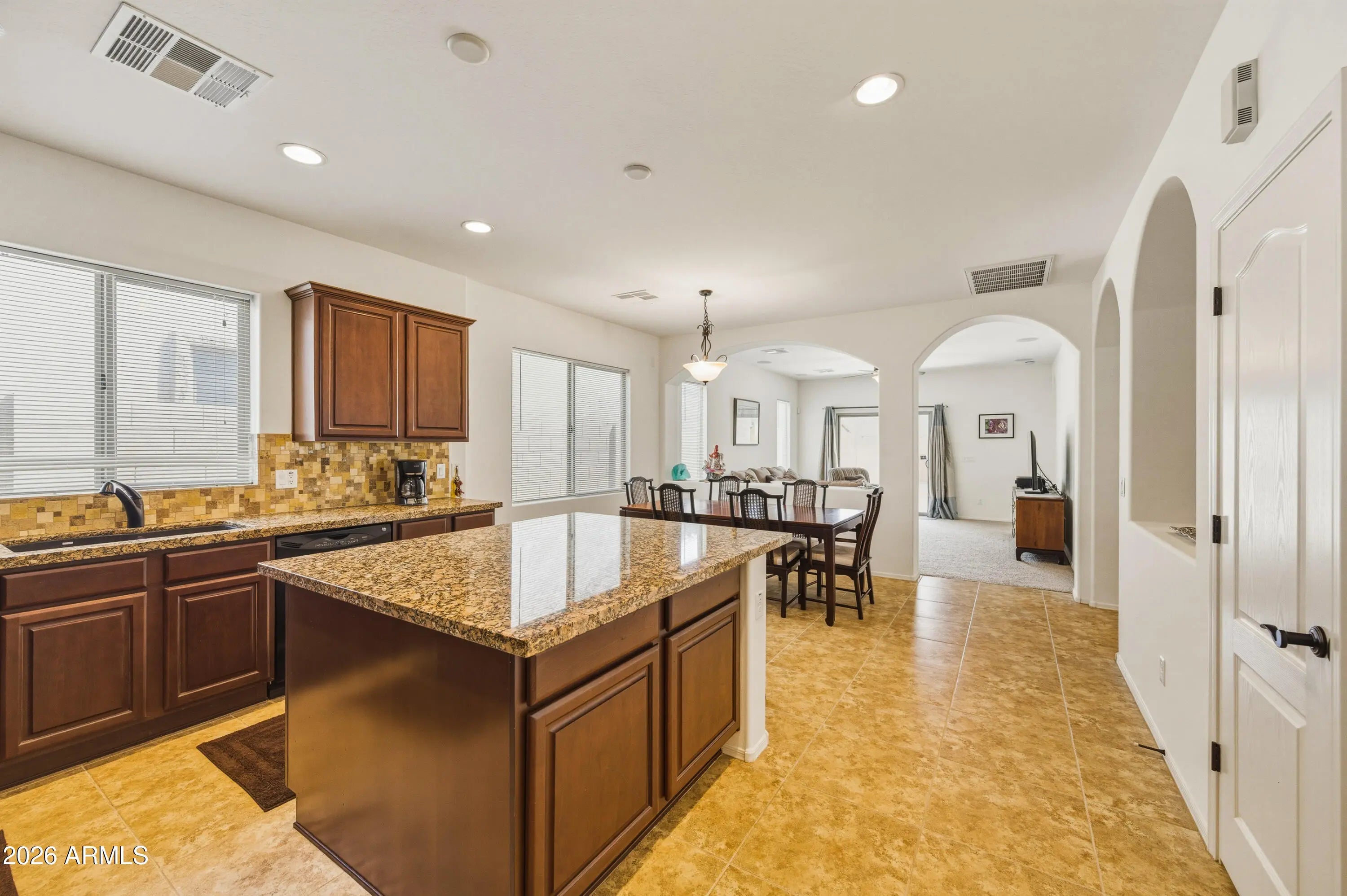 Photo of Listing #7000186