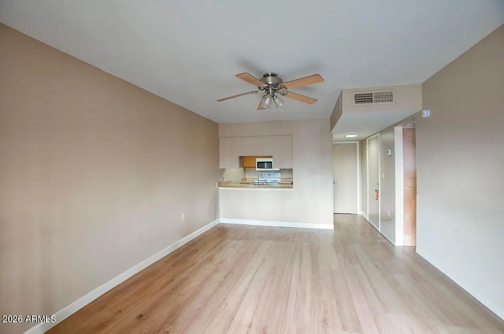 3033 E Devonshire Avenue (unit 3032), Phoenix