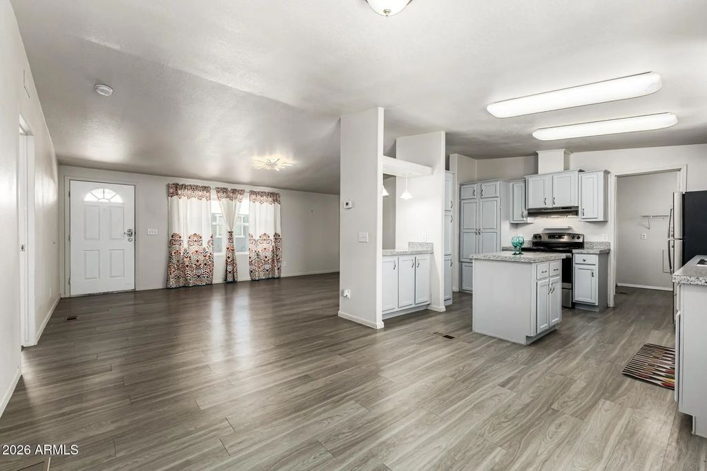 2200 N Delaware Drive (unit 69), Apache Junction