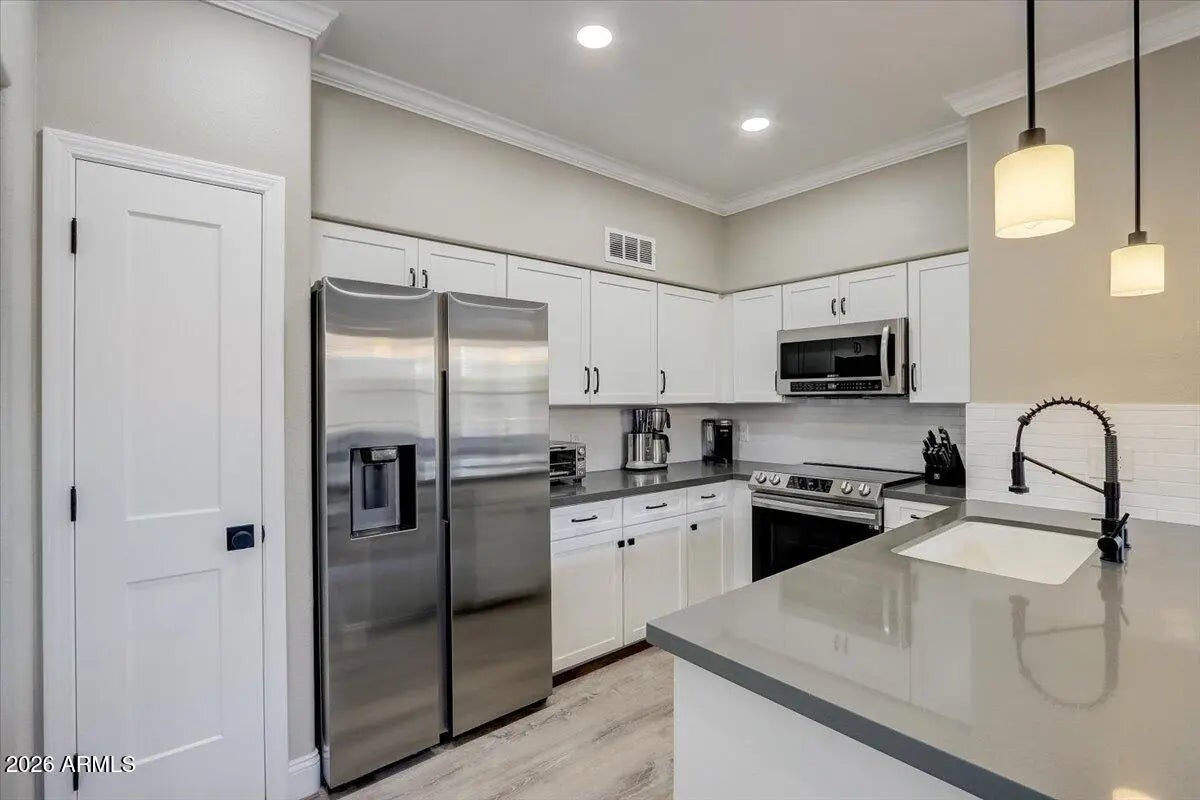 Photo of Listing #7002684