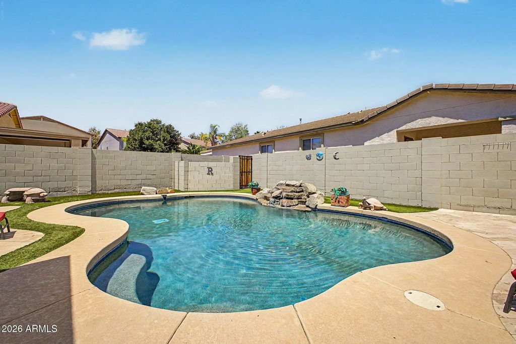196 E Gold Dust Way, San Tan Valley
