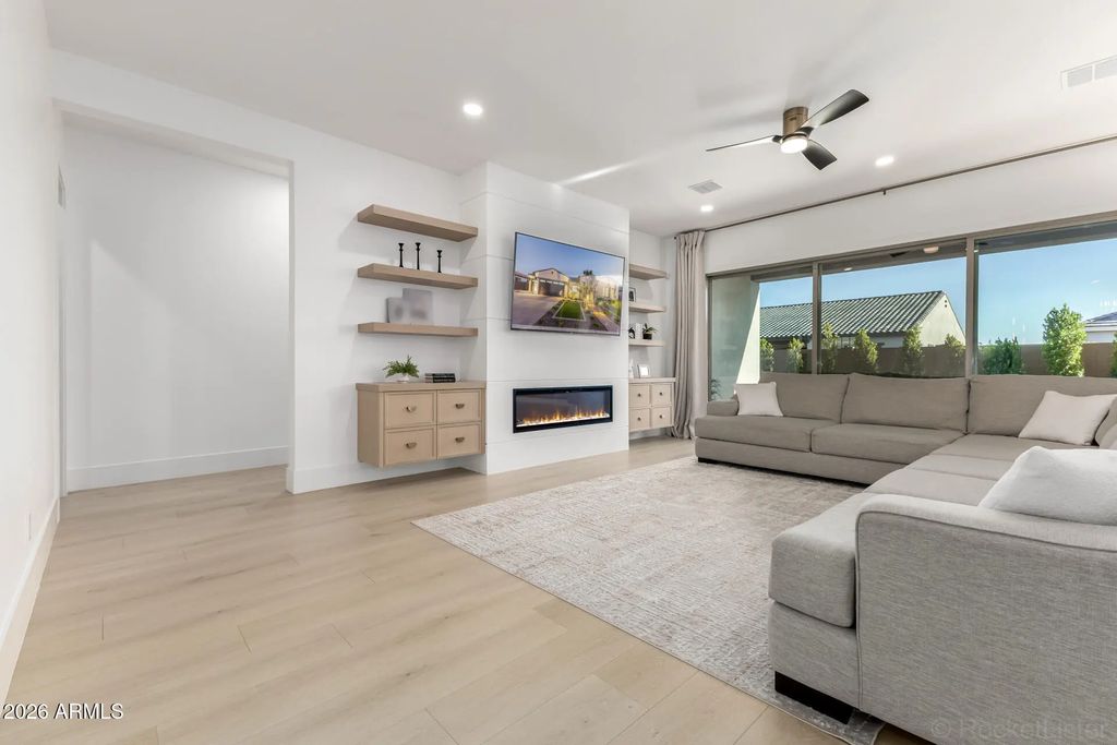 4423 W Park View Lane, Glendale