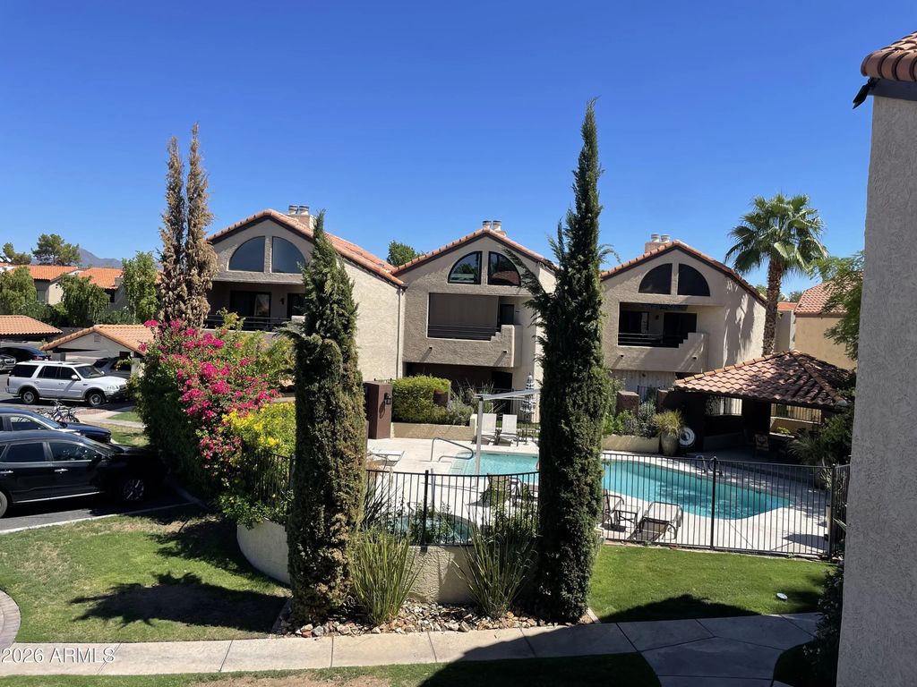 10301 N 70th Street (unit 202), Paradise Valley